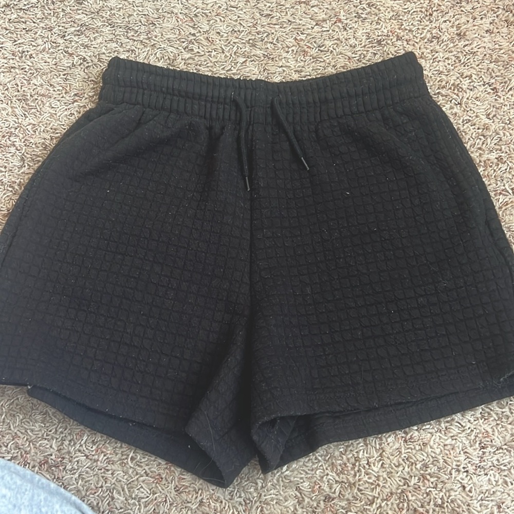 Black textured comfy shorts!!